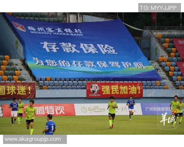 足球明星走进中国工厂探访背后的故事与梦想的碰撞